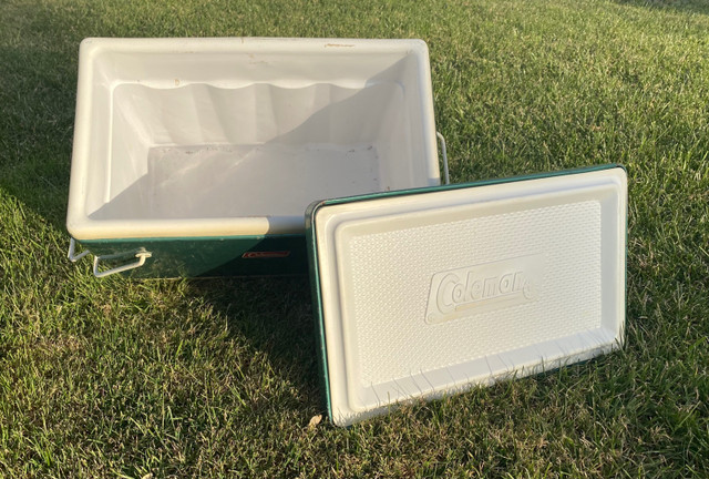 Vintage Coleman cooler in Fishing, Camping & Outdoors in St. Catharines - Image 3