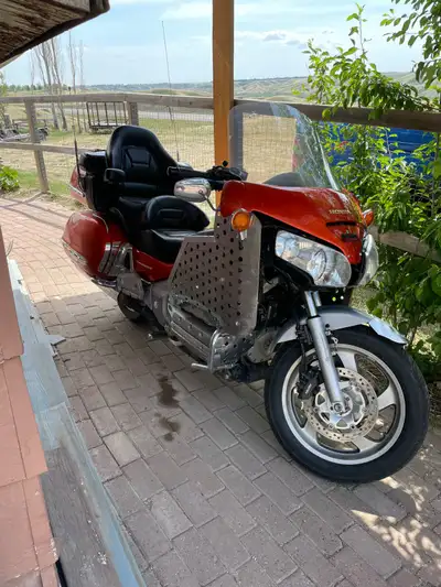 2002, Honda Goldwing 1800cc 65312 Miles $2,800 O.BO Will consider trade Call Max 403-382-7976