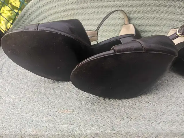 Tahari T-strap shoes - size 9 in Women's - Shoes in Calgary - Image 5
