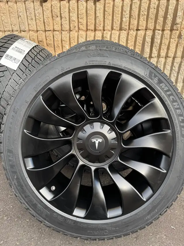 19" winter alloy wheel and tire packages for the Tesla Model Y in Tires & Rims in Kitchener / Waterloo - Image 3