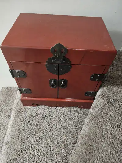 Large jewelry box (used like new), View more