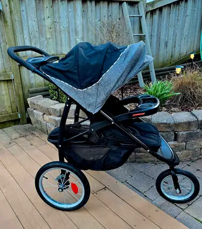 Graco FastAction Jogger LX Stroller This is a very sturdy, well built and only lightly used, 3 wheel...