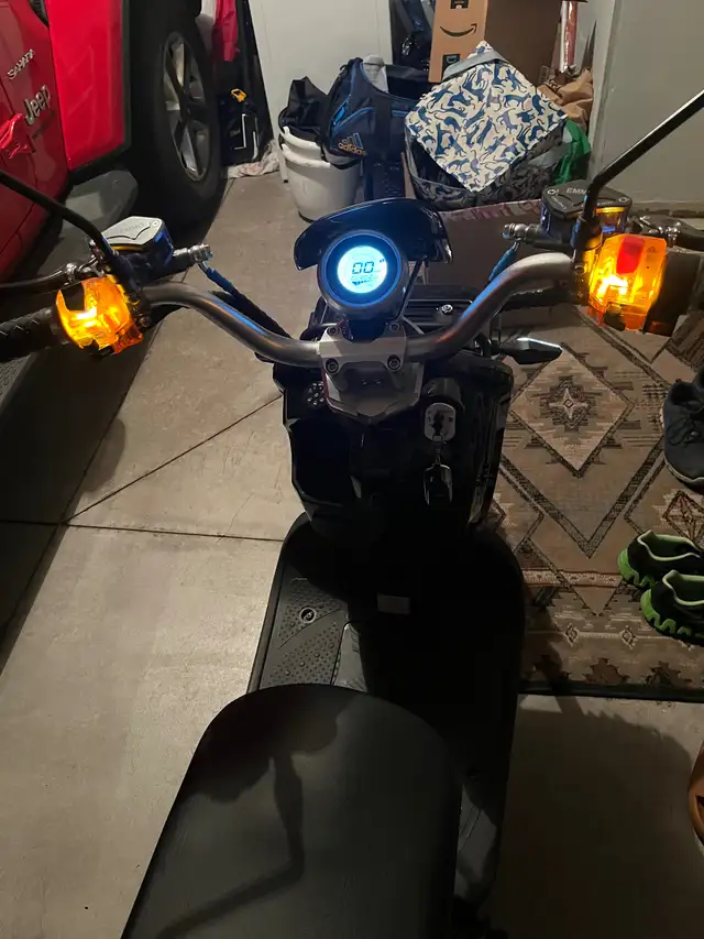 Emmo Monster in eBike in Hamilton - Image 11