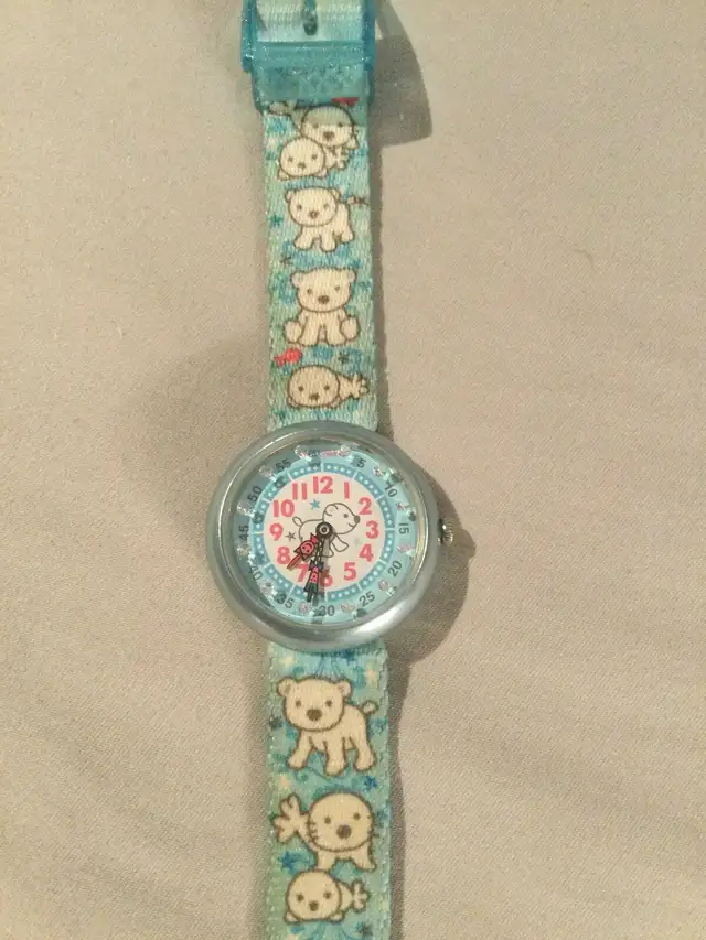 Montre pour enfant fille swatch / Kids watches  in Jewellery & Watches in City of Montréal - Image 4