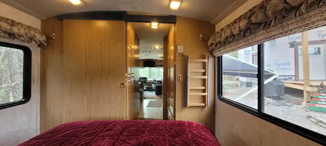 1997 Fleetwood Bounder 32H Motorhome in RVs & Motorhomes in Cranbrook - Image 9
