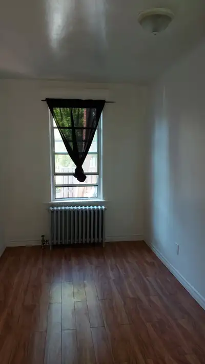 Room for rent Danforth East