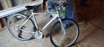 Vélo Hybride léger remis à neuf, View more