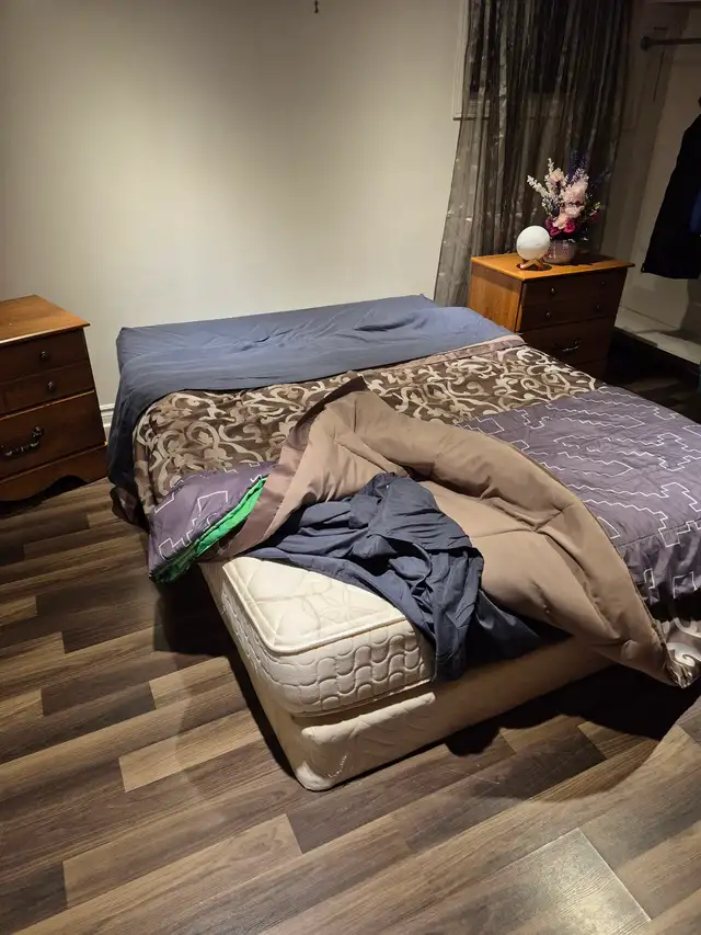 set de chambre in Beds & Mattresses in Laval / North Shore - Image 2