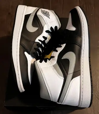 Jordan 1 Mid White Shadow - Size 9, View more