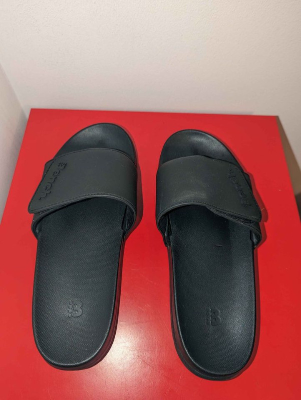Bench Memory Foam Slides in Men's Shoes in City of Toronto - Image 2
