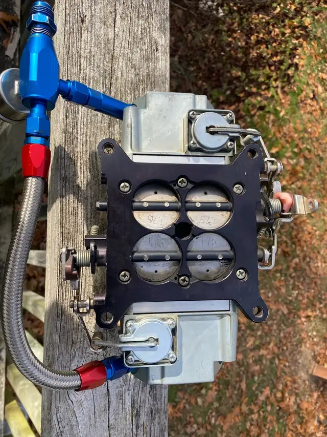 Carburetors and throttle bodies in Engine & Engine Parts in Grand Bend - Image 10