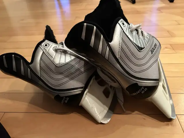 Bauer 22 skates in Skates & Blades in Edmonton - Image 3