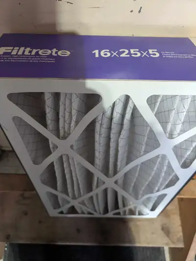 16x25x5 3M furnace filter Brand new from Canadian Tire I bought the wrong size. Paid $55. Selling $2...