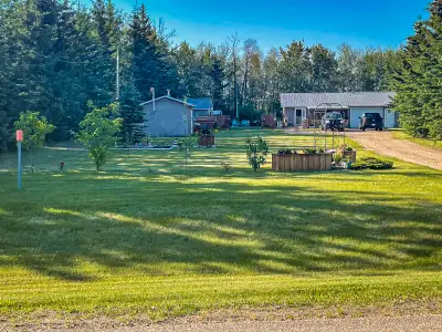 MLS®# E4428681 Discover the perfect escape at Bonnie Lake Resort with this charming 1-bedroom, 1-bat...