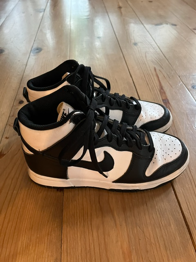 Souliers Nike Air Jordan 1 Mid. Pointure 6.5 US., View more