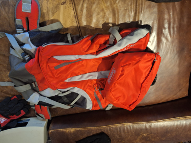 Backpack in Fishing, Camping & Outdoors in Ottawa - Image 2