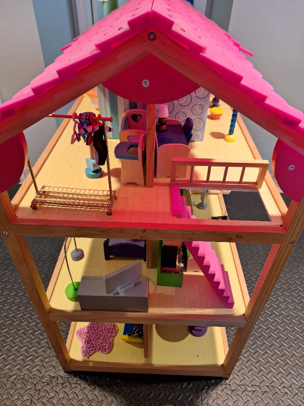 Big doll house already assembled. in Toys & Games in City of Toronto - Image 3