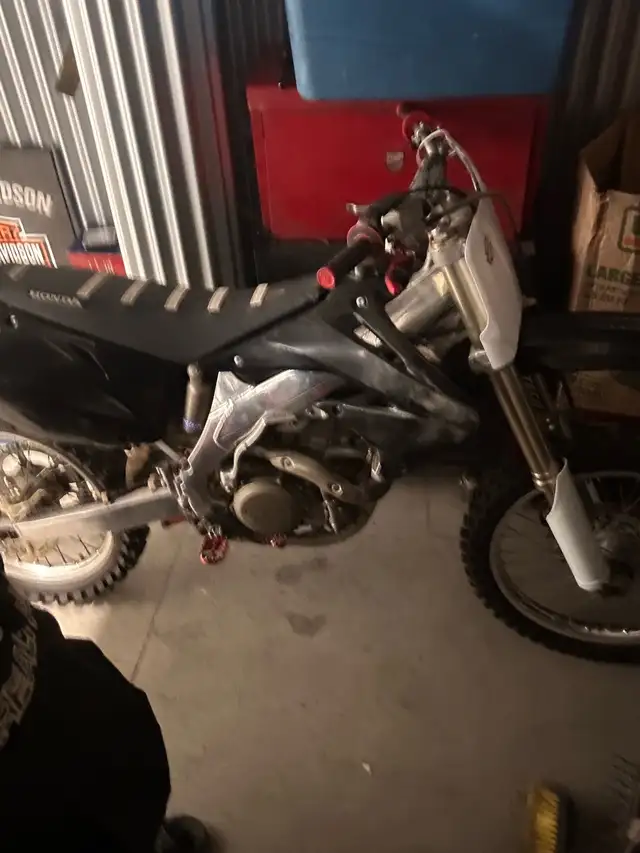 crf450r Honda in Dirt Bikes & Motocross in Norfolk County - Image 4