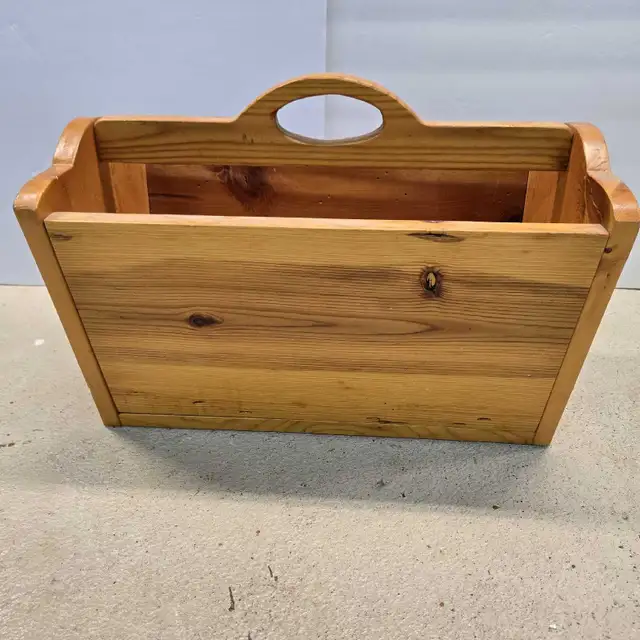 Wooden Magazine Rack in Tool Storage & Benches in Oakville / Halton Region - Image 2