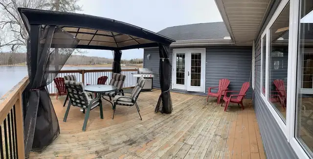 Gorgeous 4 Season Waterfront Cottage For Rent in Ontario in Canada - Image 4