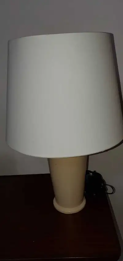 Table Lamp 19.5" tall with brand new lamp shade, View more
