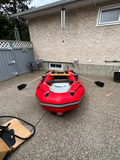 Seamax Model 320 10.5ft Max occupancy 4 Max load 1248lbs Max horsepower 15 Aluminum floor c/w oars,...