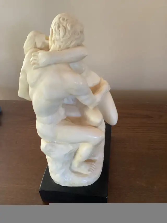 The Kiss A. Santini sculpture kissing couple in Arts & Collectibles in Mississauga / Peel Region - Image 3