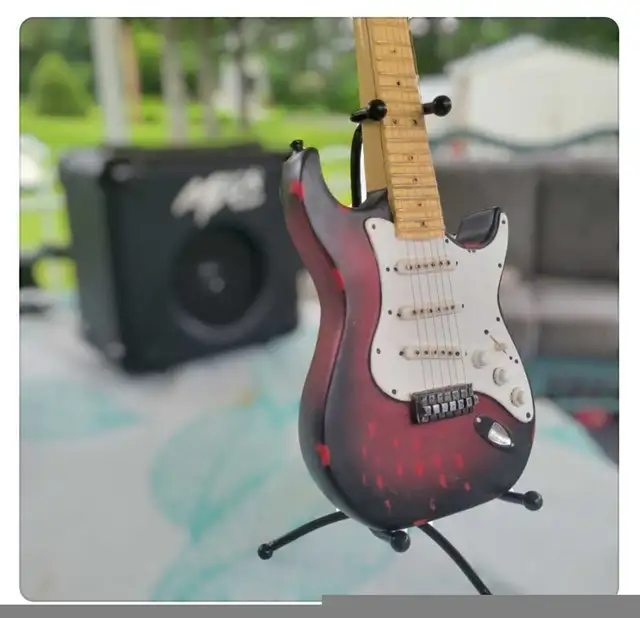 Banque guitare style Fender Strat"RARE" in Guitars in Sherbrooke - Image 5