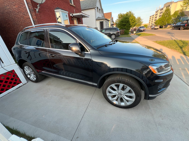 PENDING - 2015 Volkswagen Touareg TDI Execline in Cars & Trucks in Thunder Bay - Image 3