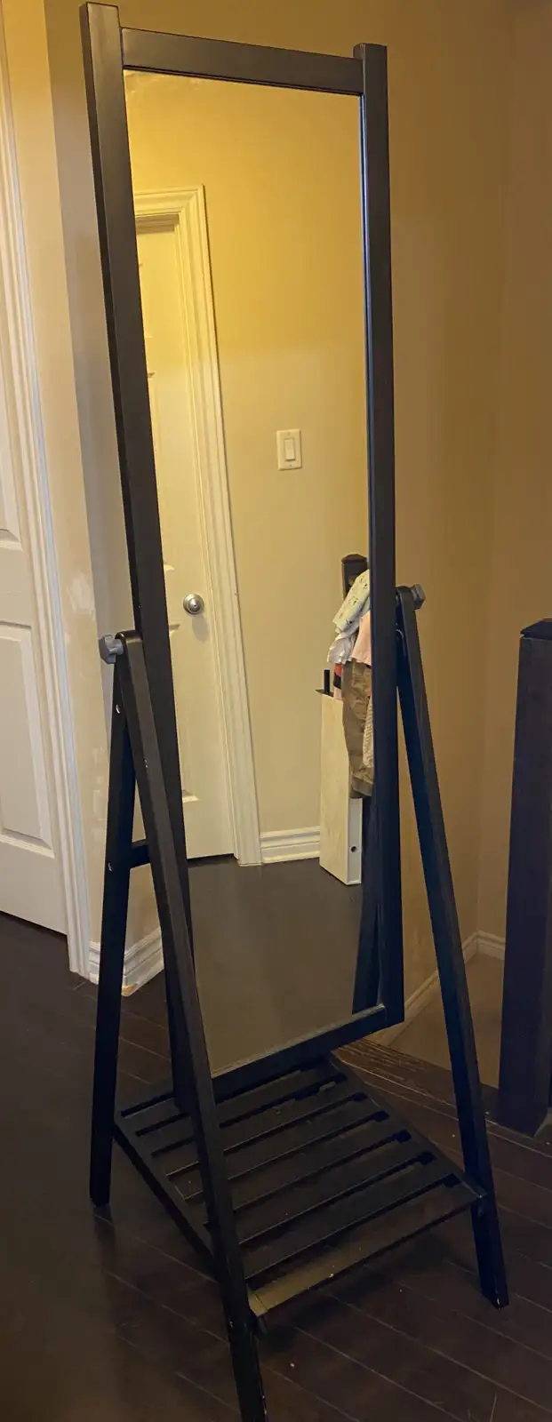 Stand-up mirror in Home Décor & Accents in Ottawa - Image 3