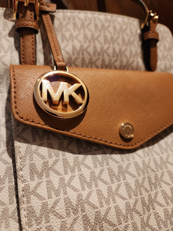 Michael Kors Purse With Matching Wallet/Wristlet in Women's - Bags & Wallets in Barrie - Image 3