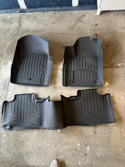 Selling a used set of winter mats for 2010-2022 Jeep Grand Cherokee in excellent condition. Pick up...