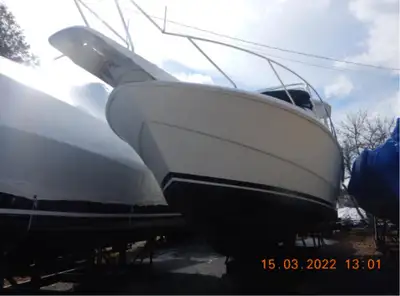 On the dry at the RKYC Comes with steel crib Many new parts including: -2 new heads on port side 454...
