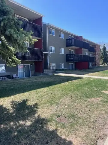 Bright 2-Bedroom Condo – Near Bower Mall & Everything You Need