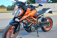 Moto KTM Duke390 2018 orange 12 000km excellent état