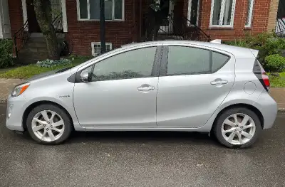 -Hybrid -Automatic starter and heater (also comes with app) -Back up camera -New battery (2022) -New...