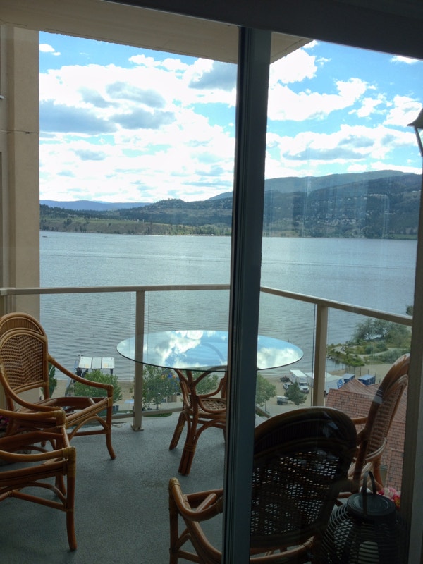PENDING 1BR Den Dntn CondoPanoramic Lake Views from 14th Flr Long
