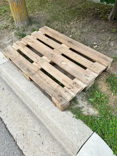 Free wooden pallet, View more