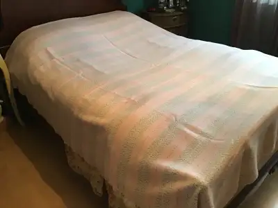 Grande couverture 76 po de large par 86 long, View more