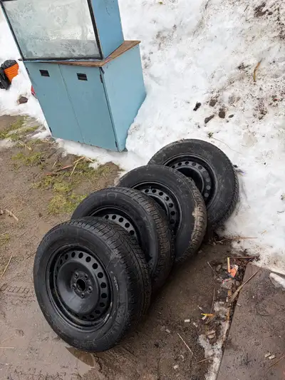 215/60R16 Michelin Snow Tires on Steelies Wheels are 5x108 - Came off Ford Fusion All rims like new,...