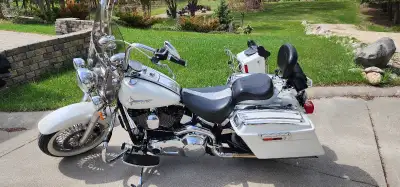 Selling a 2006 Fat Boy Classic Pearl White American Milwaukee Original, head turner in mint conditio...