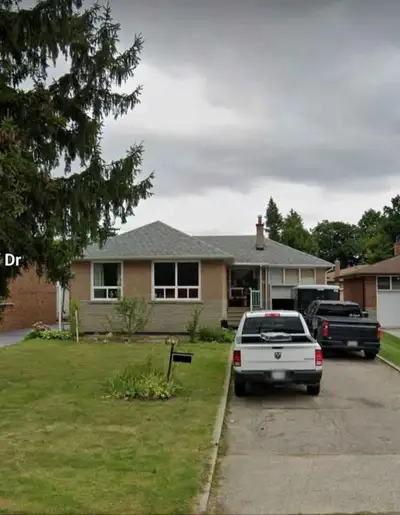 Se alquila habitación principal COMPARTIDA - Calle Maple Leaf y Keele SOLO PARA MUJERES (se comparte...