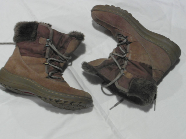 Ladies winter Boots 7.5 in Women's - Shoes in Stratford