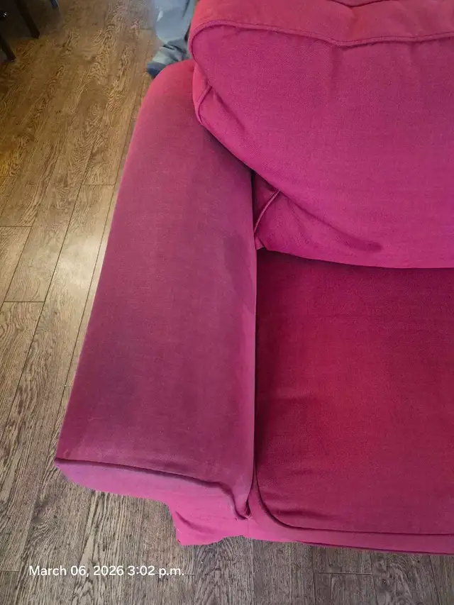 Free Couch and Loveseat in Couches & Futons in Oshawa / Durham Region - Image 3