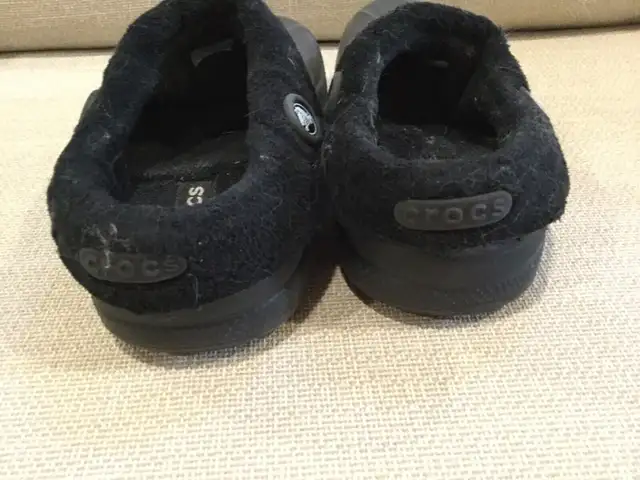 Crocs (Taille 3 = junior) in Kids & Youth in Longueuil / South Shore - Image 4