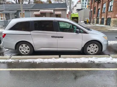 Reliable 2012 Honda Odyssey, perfect for families or daily driving. Runs and drives well. No Issue....