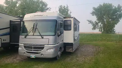 Sleeps 6 Main Bed Table Bed Folding Couch Bed 80,383 km 17' Electric Awning Driver Door 12' Slide Ou...