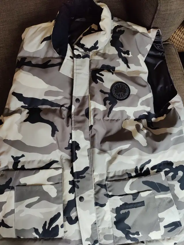 Canada Goose Men's Vest  in Men's in City of Toronto - Image 2