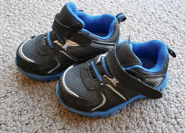 Size 3 Running Shoes in Kids & Youth in Oshawa / Durham Region - Image 2