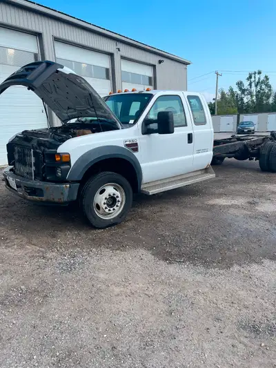 2008 Ford F550, 4x4 Cab chassis, Super duty, Power stroke diesel with only 206,000 Km. Solid work ho...